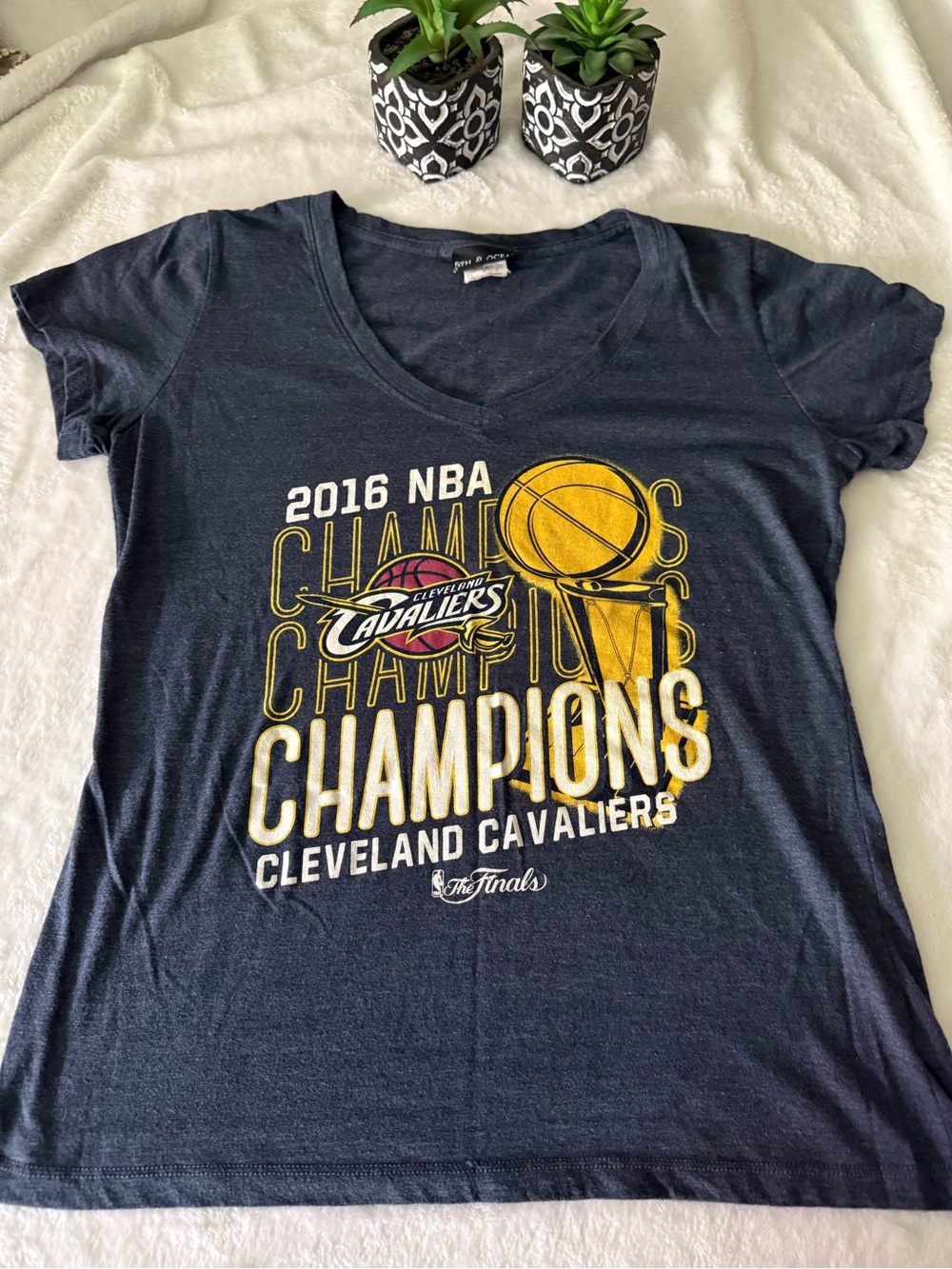 Cleveland Cavaliers 2016 NBA Champions Blue t-shirt L